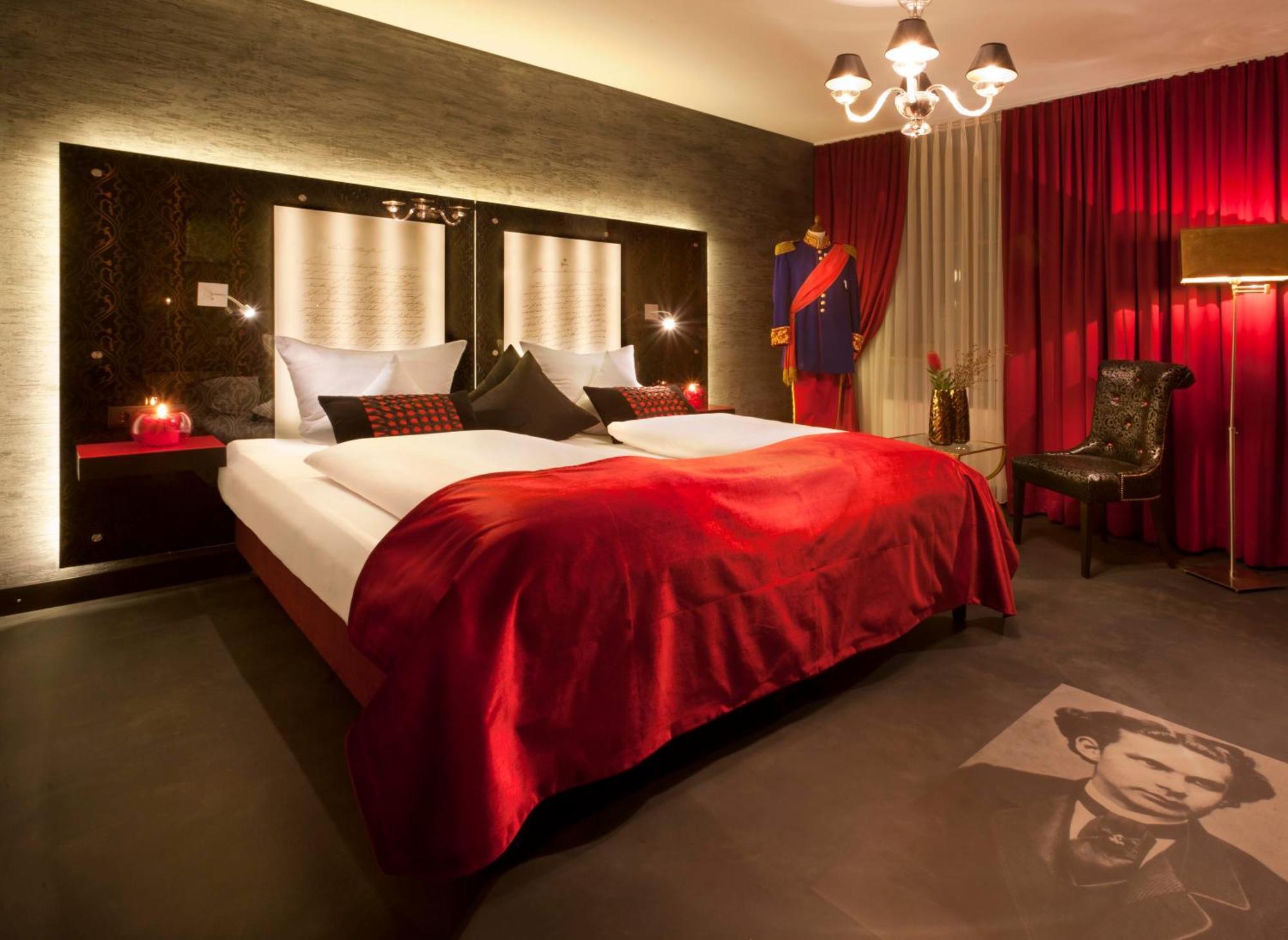 Double Room Motto - Medium,67012426:JPEG